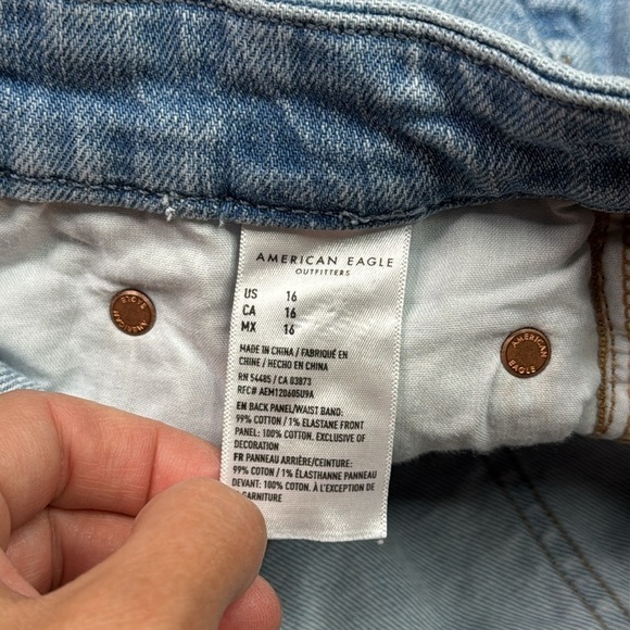 American Eagle Strigid Curvy 90s Boyfriend Denim Shorts Size 16 - Picture 8 of 8